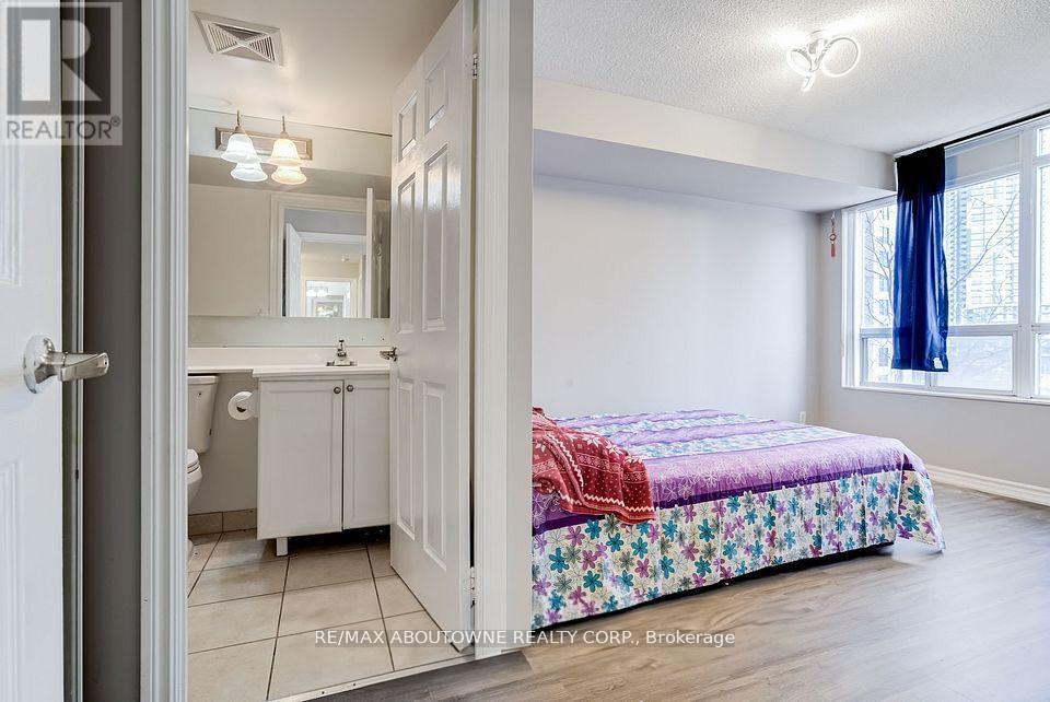 401 - 310 Burnhamthorpe Road W, Mississauga, Ontario  L5B 4P9 - Photo 20 - W12630704