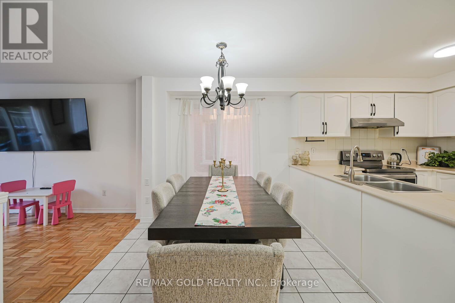 34 Earth Star Trail, Brampton, Ontario  L6R 2P3 - Photo 14 - W12630746