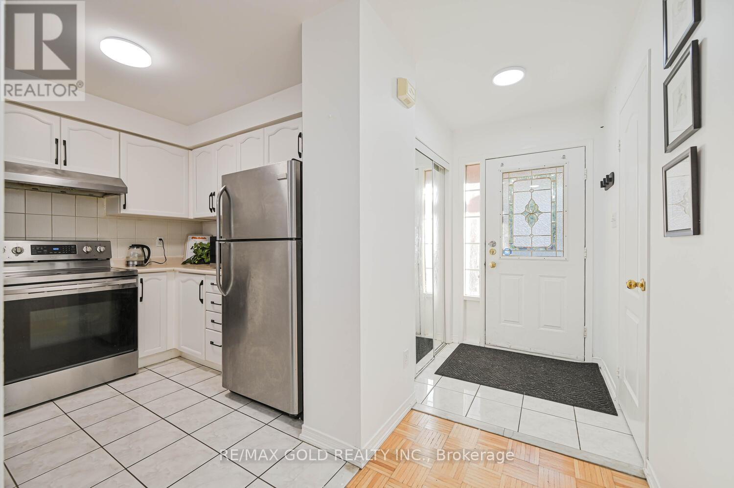 34 Earth Star Trail, Brampton, Ontario  L6R 2P3 - Photo 5 - W12630746