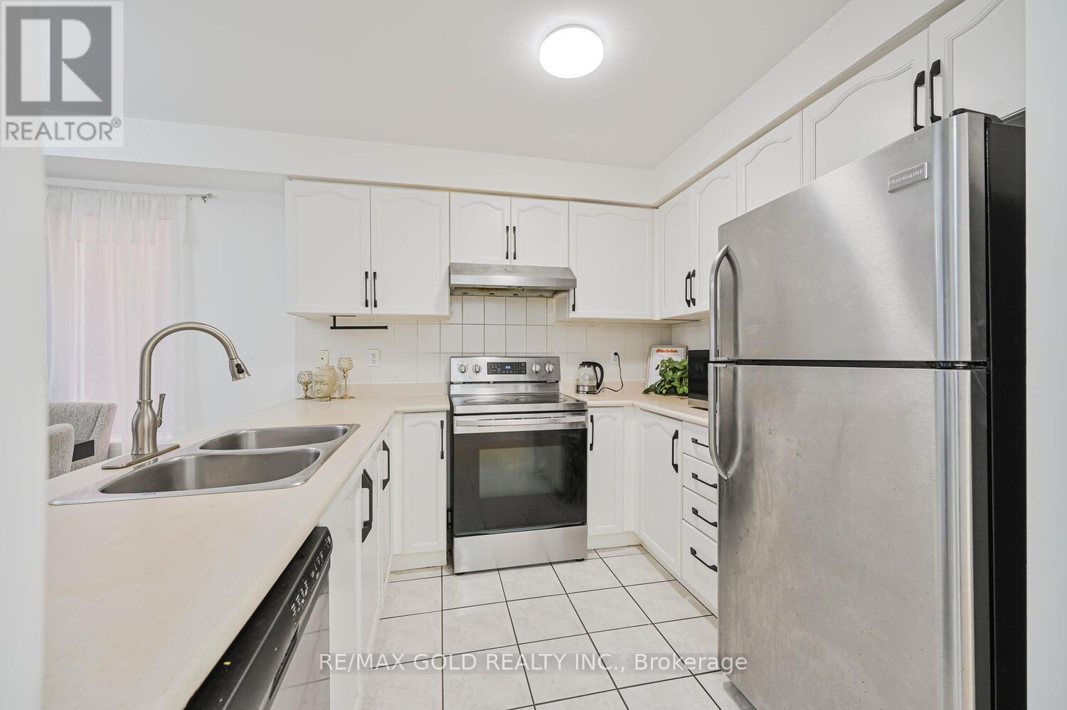 34 Earth Star Trail, Brampton, Ontario  L6R 2P3 - Photo 9 - W12630746