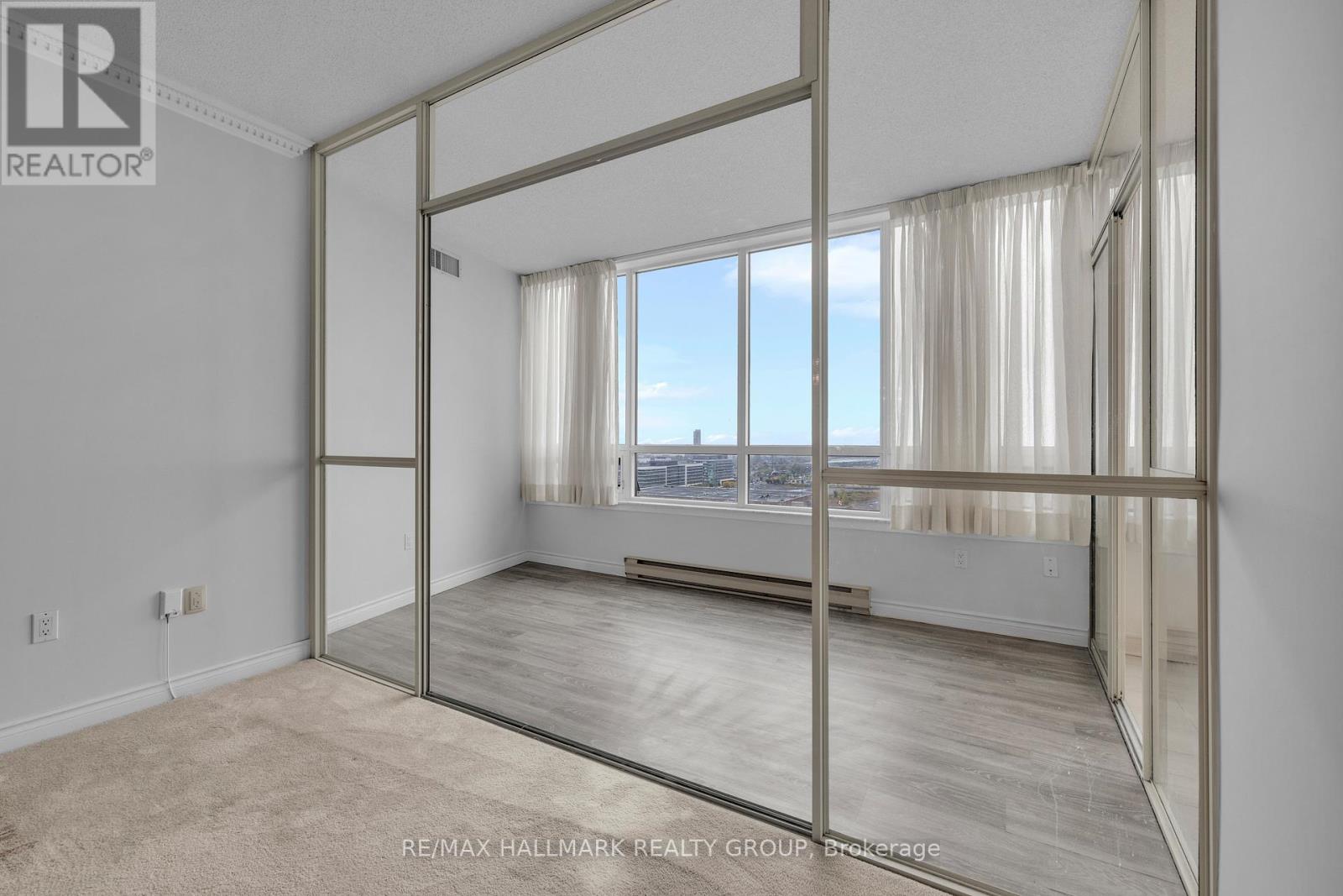 2204 - 1480 Riverside Drive, Ottawa, Ontario  K1G 5H2 - Photo 8 - X12630762