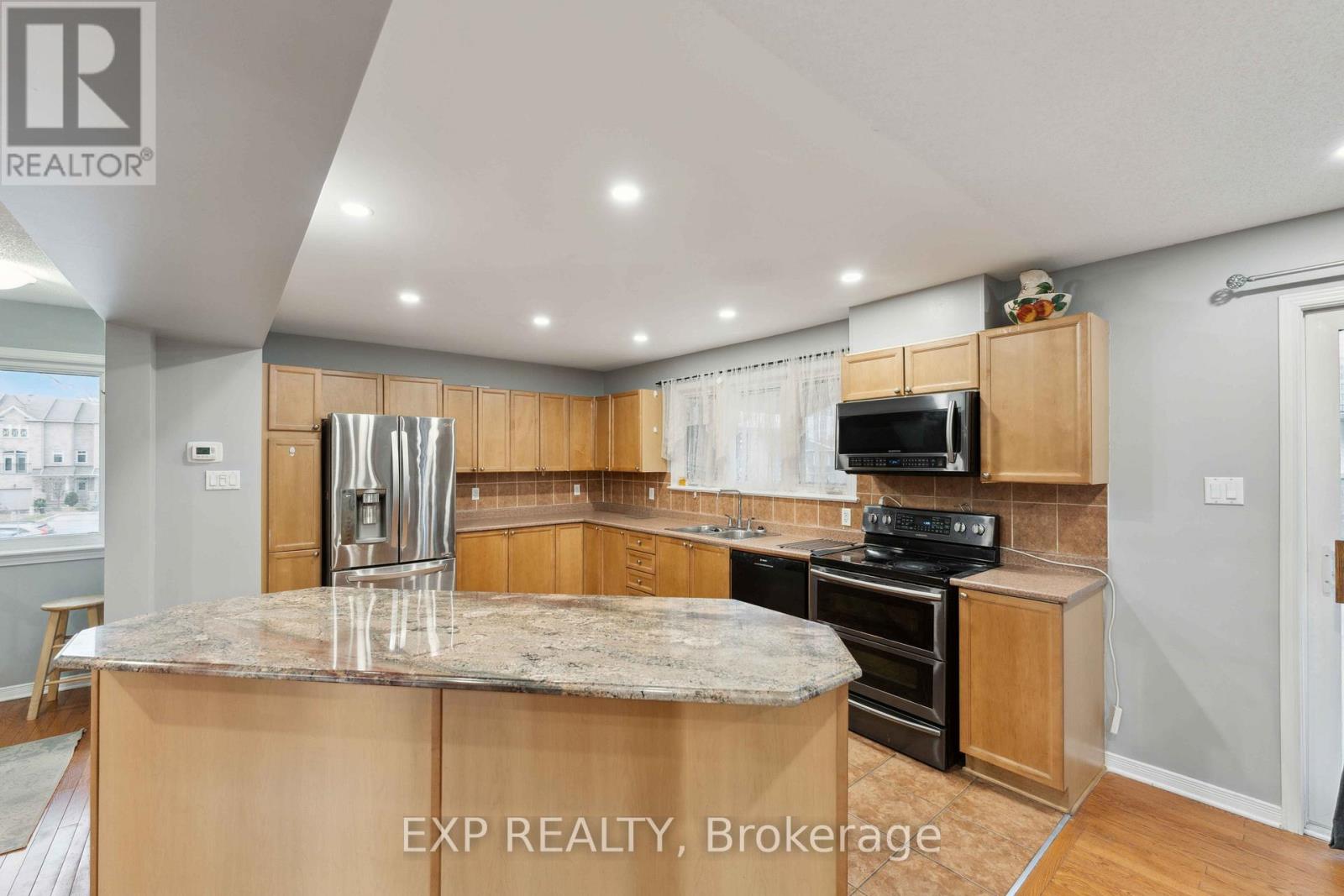 230 Monterey Drive, Ottawa, Ontario  K2H 7A8 - Photo 15 - X12630806