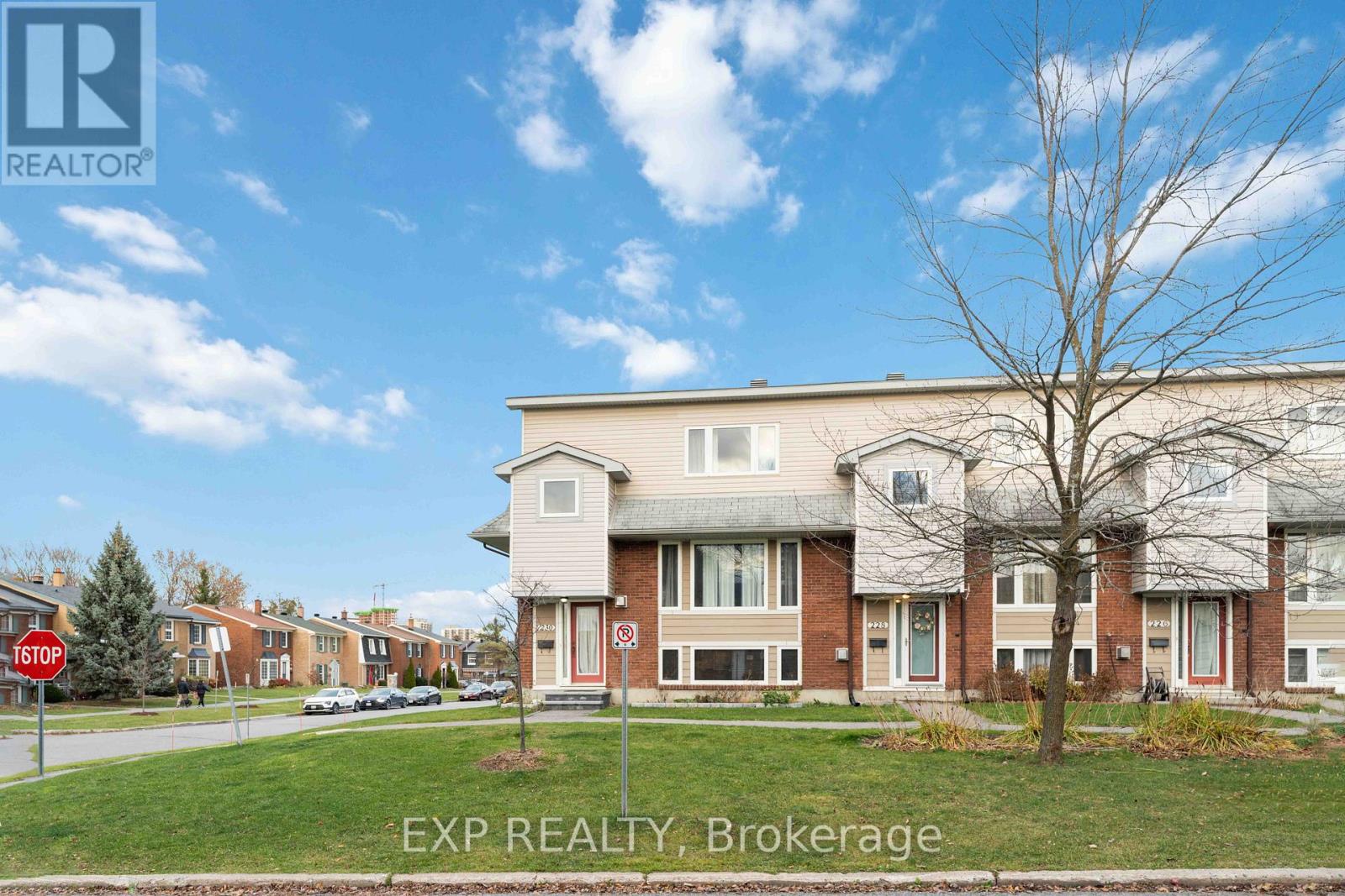 230 Monterey Drive, Ottawa, Ontario  K2H 7A8 - Photo 2 - X12630806