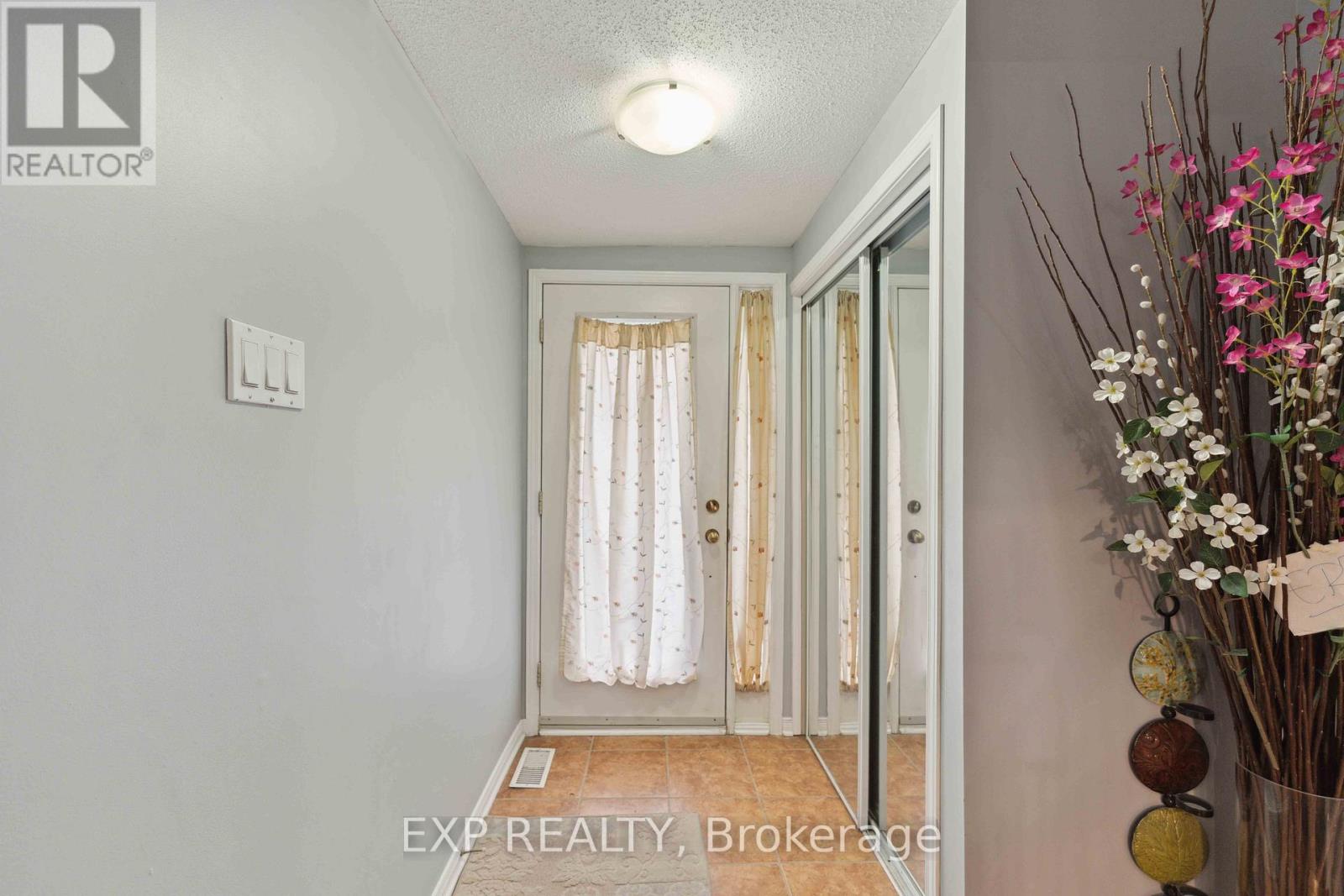 230 Monterey Drive, Ottawa, Ontario  K2H 7A8 - Photo 3 - X12630806