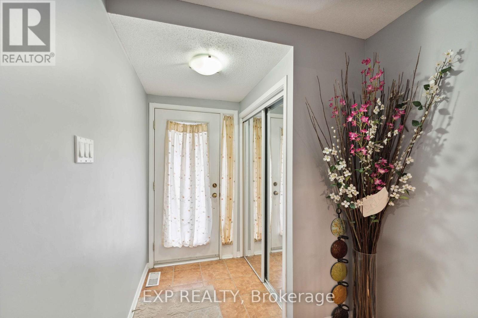 230 Monterey Drive, Ottawa, Ontario  K2H 7A8 - Photo 4 - X12630806