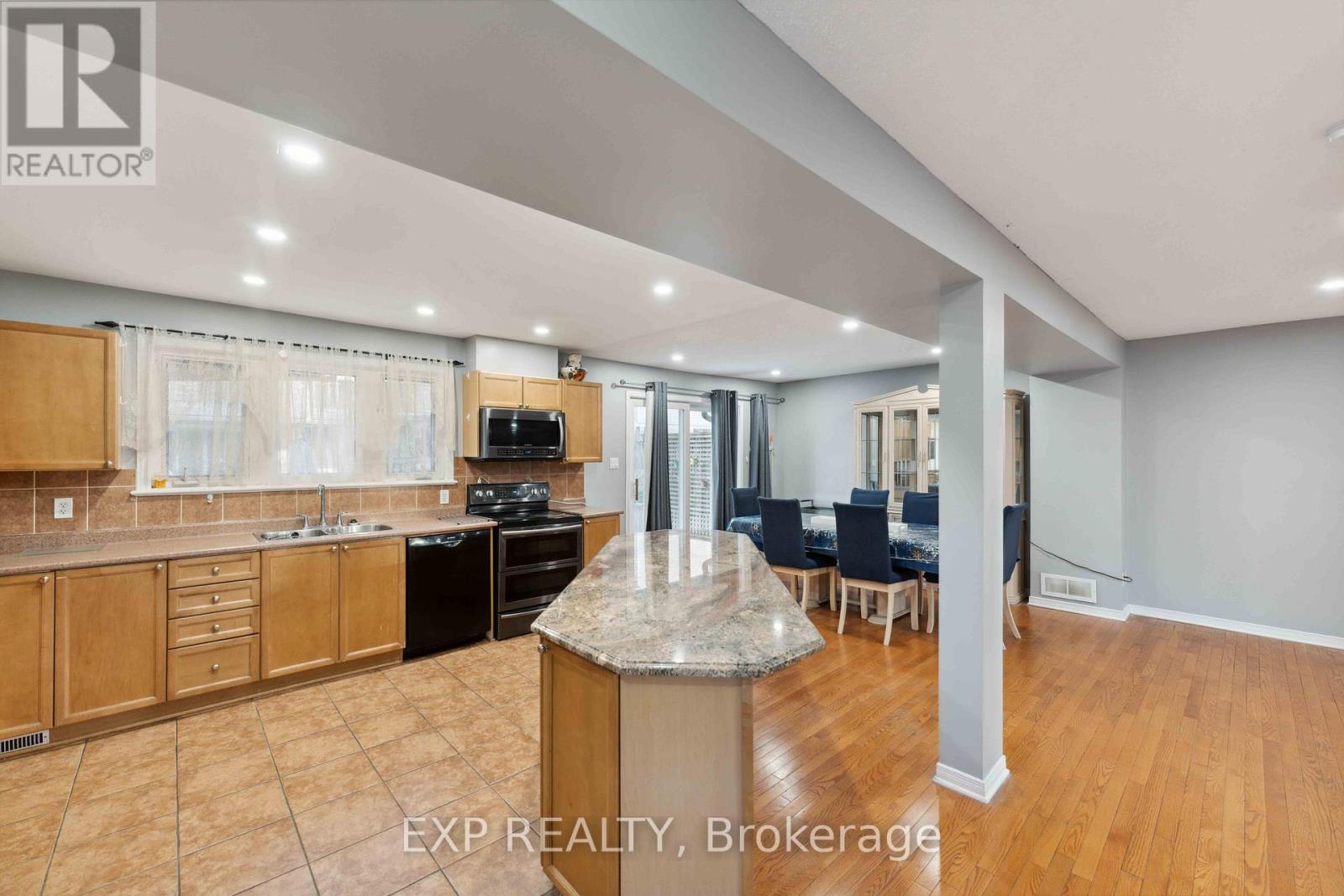 230 Monterey Drive, Ottawa, Ontario  K2H 7A8 - Photo 6 - X12630806