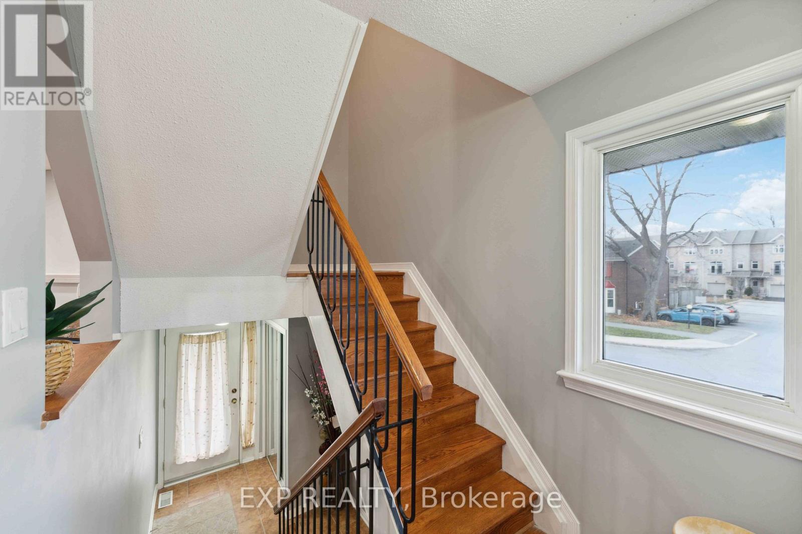 230 Monterey Drive, Ottawa, Ontario  K2H 7A8 - Photo 7 - X12630806