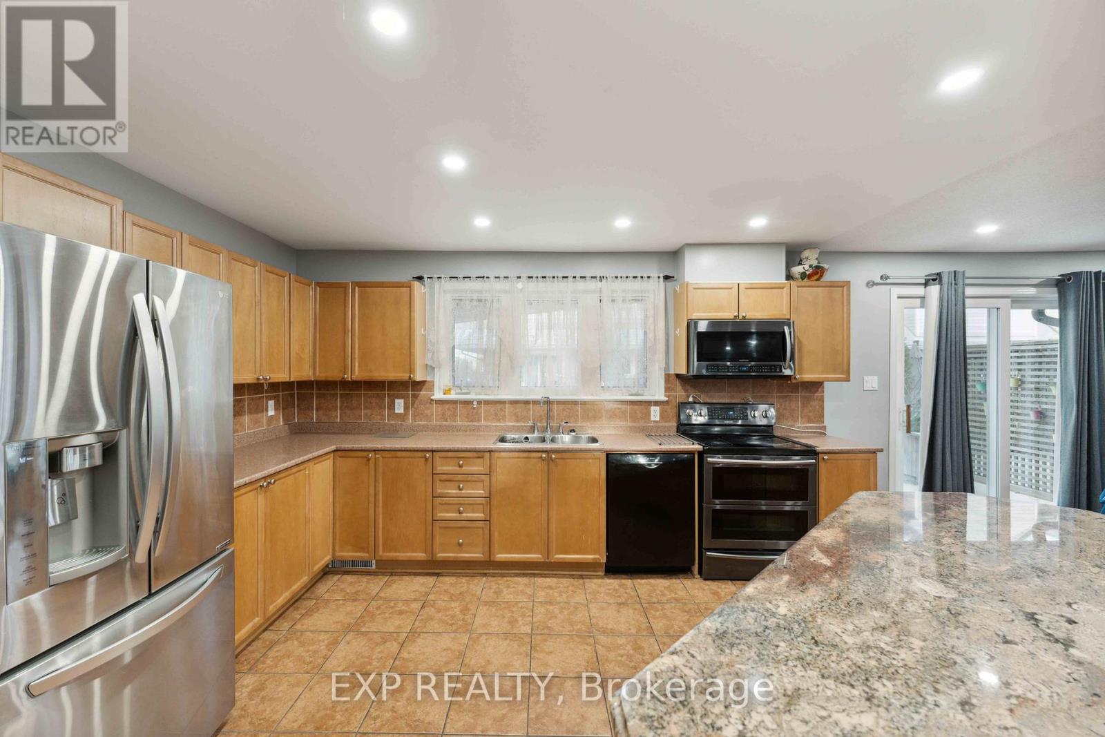 230 Monterey Drive, Ottawa, Ontario  K2H 7A8 - Photo 9 - X12630806