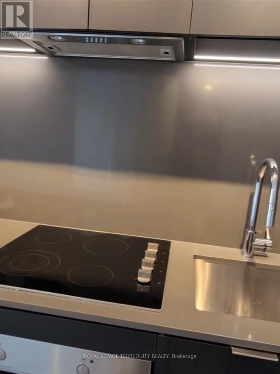 825 - 1 Jarvis Street, Hamilton, Ontario  L8R 3J2 - Photo 5 - X12630654