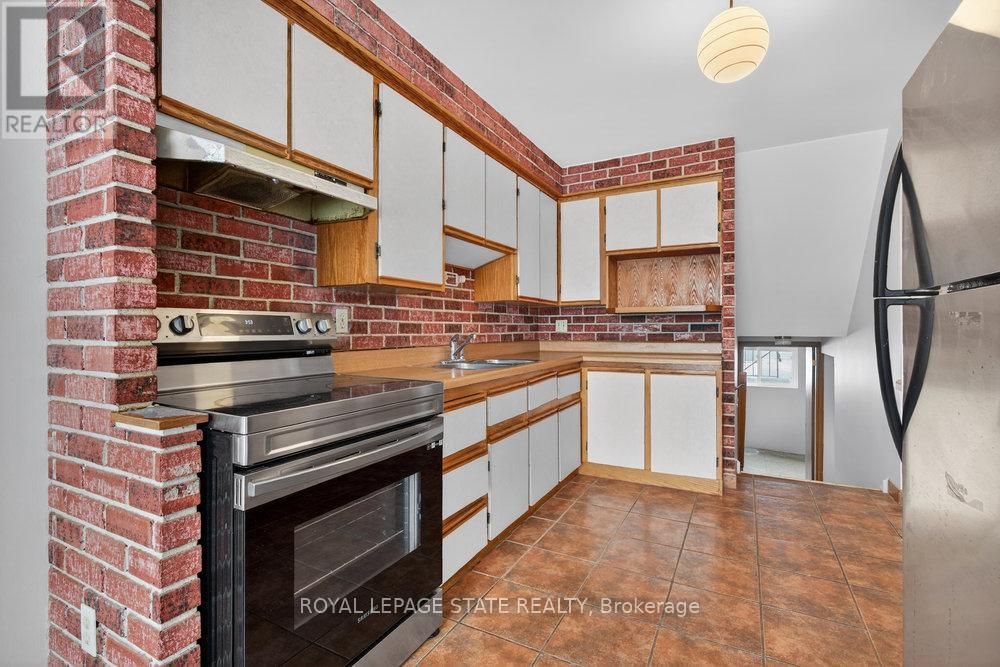 2 Country Club Drive, Hamilton, Ontario  L8K 5W2 - Photo 3 - X12630688