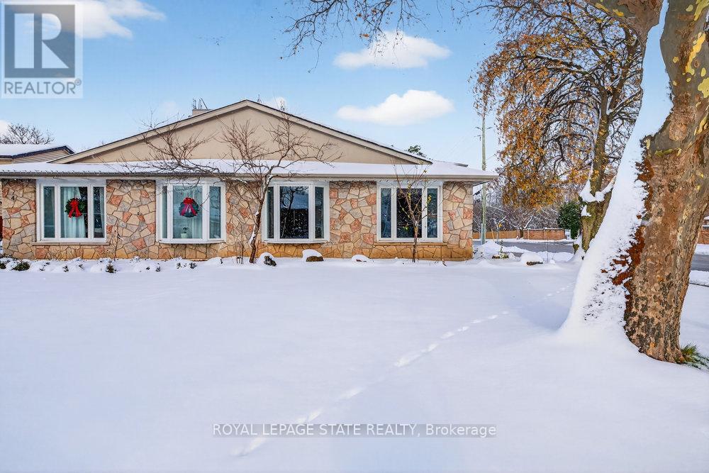 2 Country Club Drive, Hamilton, Ontario  L8K 5W2 - Photo 4 - X12630688