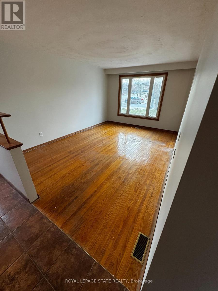 2 Country Club Drive, Hamilton, Ontario  L8K 5W2 - Photo 8 - X12630688