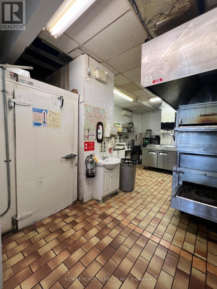 243 Wharncliffe Road N, London North (North N), Ontario  N6H 2B9 - Photo 10 - X12630710