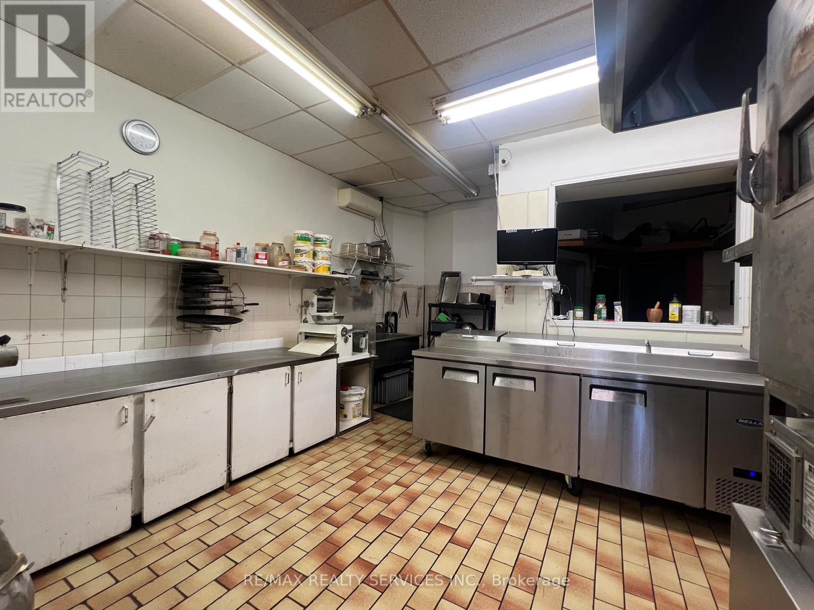 243 Wharncliffe Road N, London North (North N), Ontario  N6H 2B9 - Photo 11 - X12630710