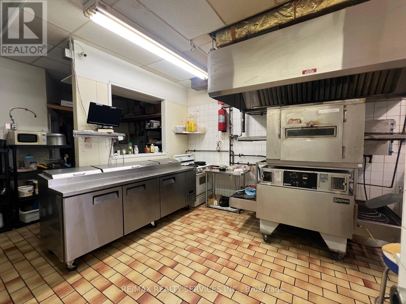 243 Wharncliffe Road N, London North (North N), Ontario  N6H 2B9 - Photo 12 - X12630710