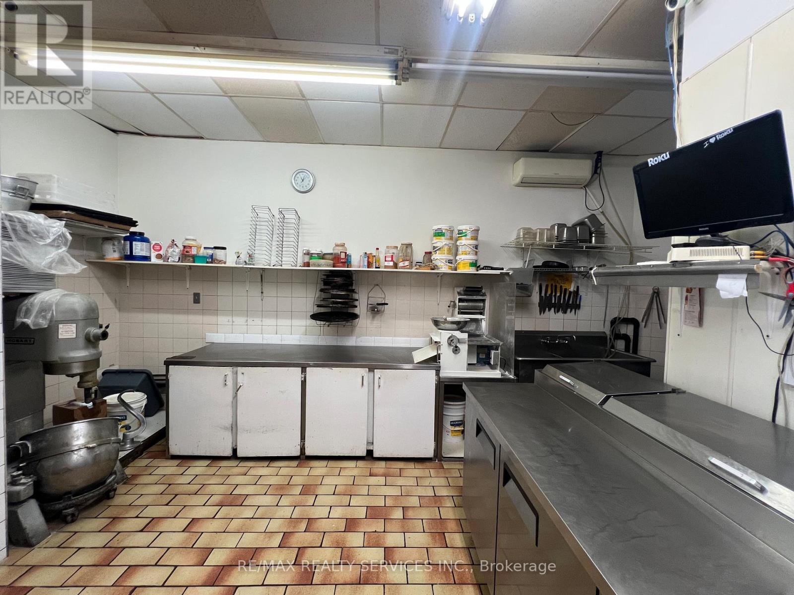 243 Wharncliffe Road N, London North (North N), Ontario  N6H 2B9 - Photo 14 - X12630710