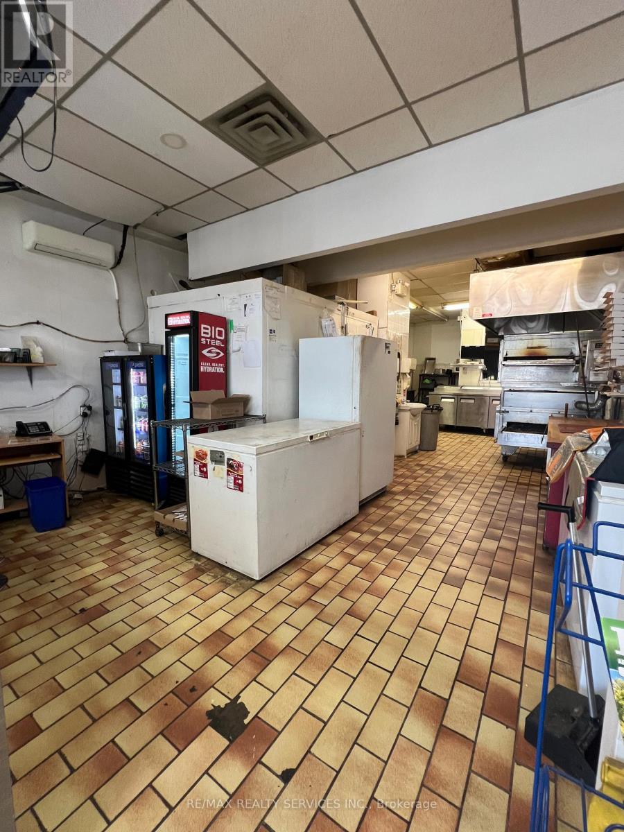 243 Wharncliffe Road N, London North (North N), Ontario  N6H 2B9 - Photo 8 - X12630710