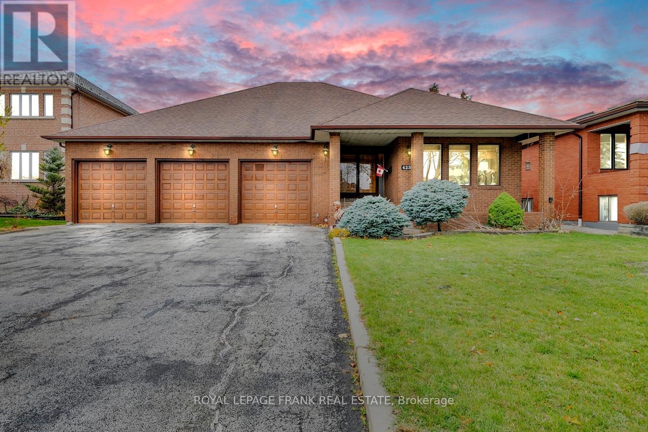 4236 Rockwood Road, Mississauga, Ontario L4W 1L7 - Photo 1 - W12573132