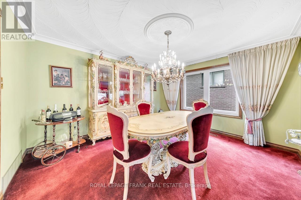 4236 Rockwood Road, Mississauga, Ontario L4W 1L7 - Photo 12 - W12573132