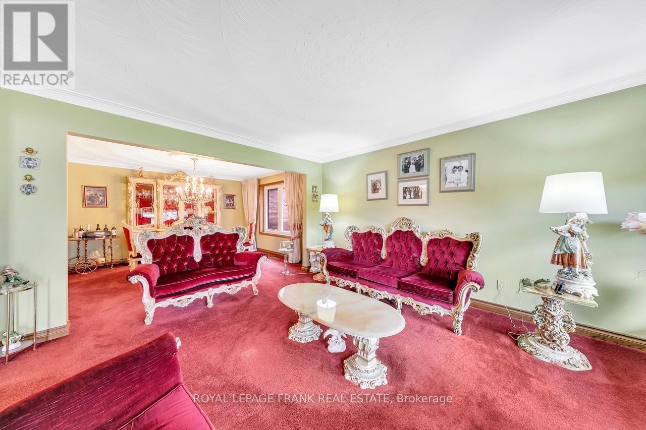 4236 Rockwood Road, Mississauga, Ontario L4W 1L7 - Photo 10 - W12573132