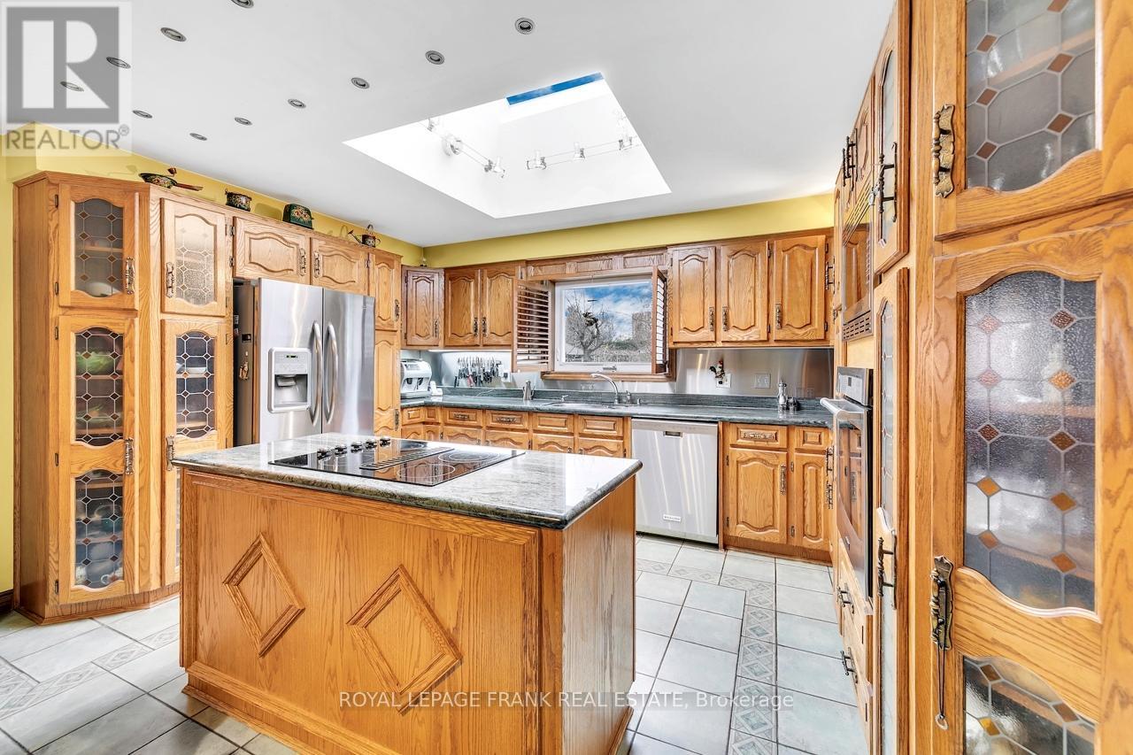 4236 Rockwood Road, Mississauga, Ontario L4W 1L7 - Photo 15 - W12573132