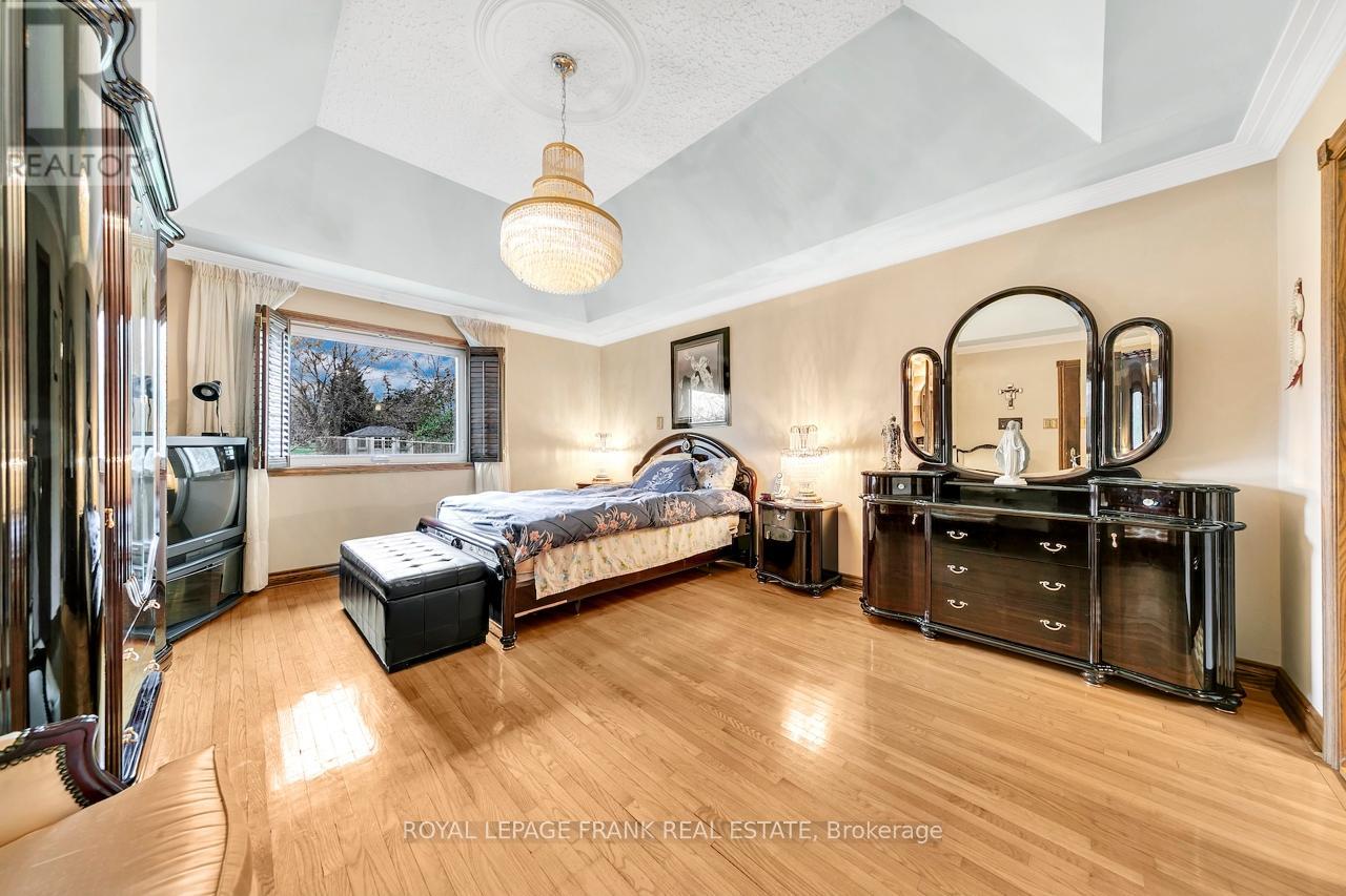 4236 Rockwood Road, Mississauga, Ontario L4W 1L7 - Photo 22 - W12573132