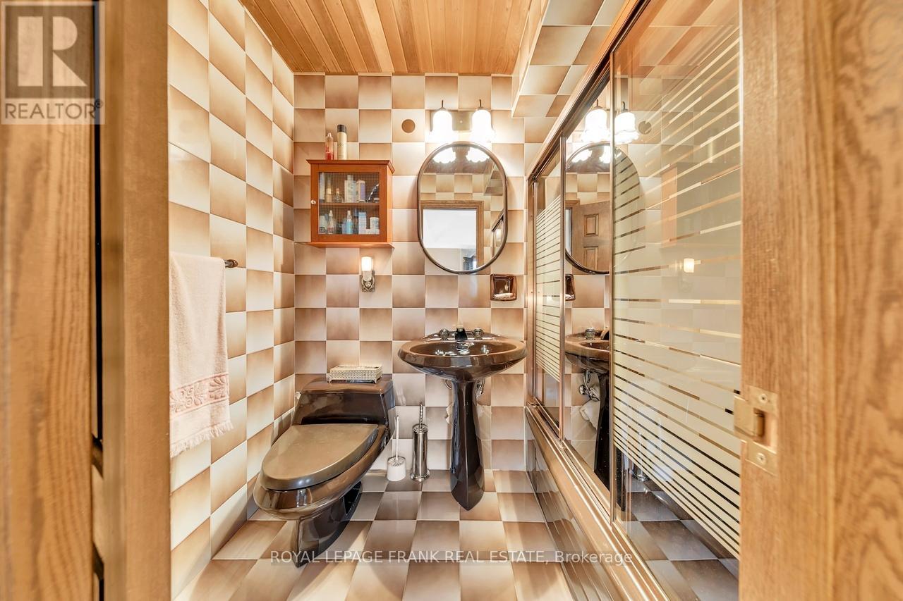 4236 Rockwood Road, Mississauga, Ontario L4W 1L7 - Photo 23 - W12573132