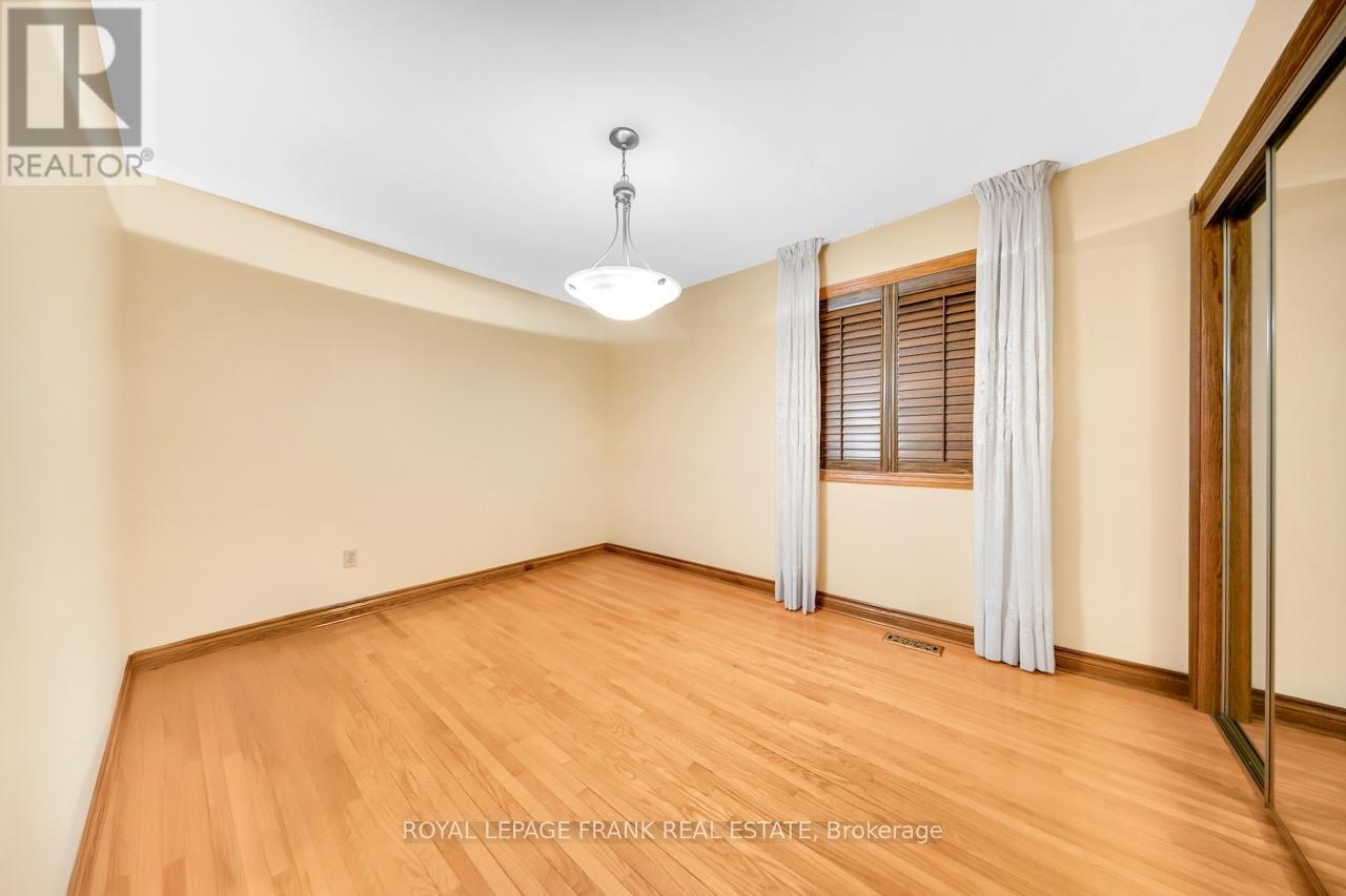 4236 Rockwood Road, Mississauga, Ontario L4W 1L7 - Photo 25 - W12573132