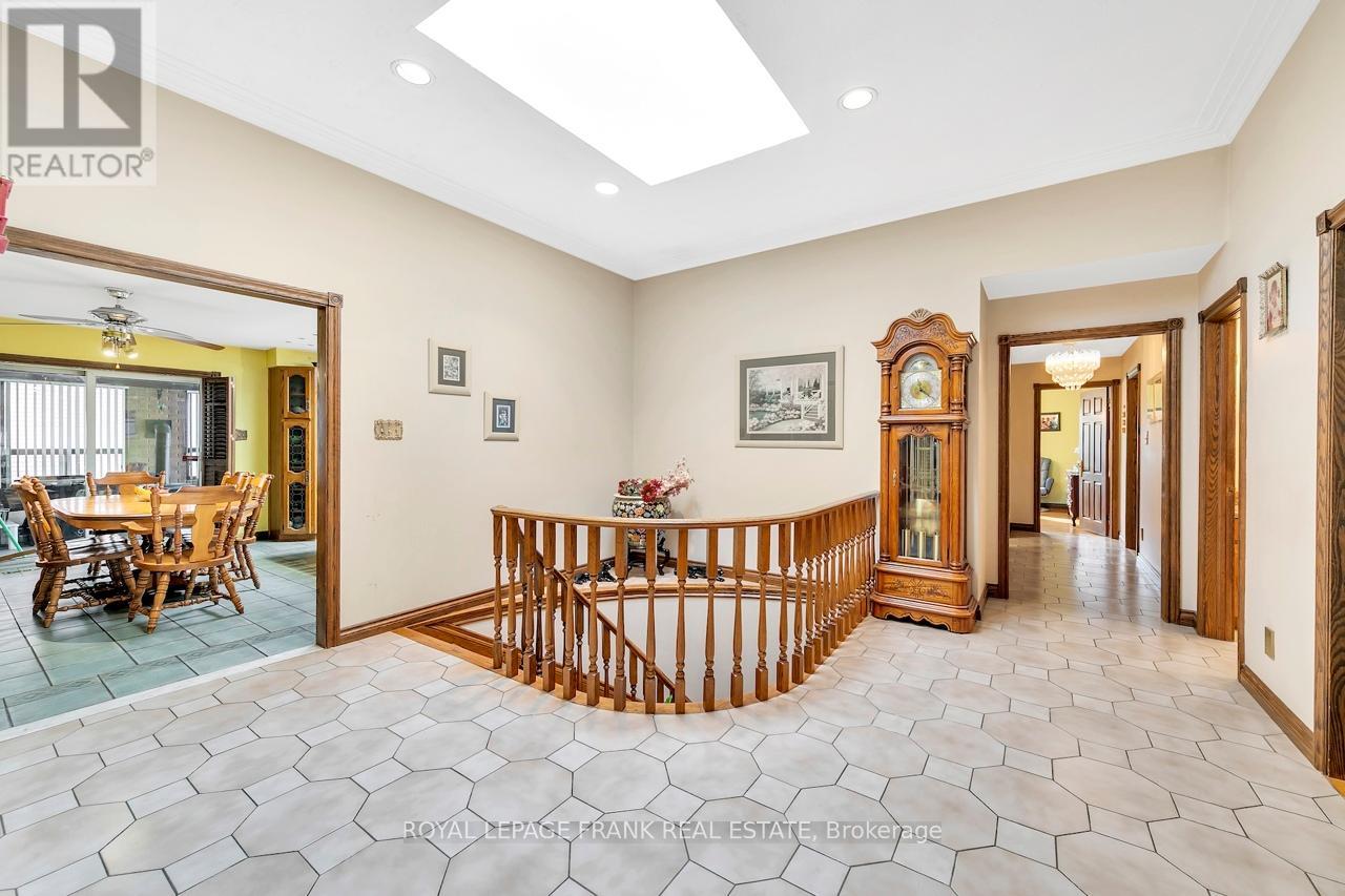 4236 Rockwood Road, Mississauga, Ontario L4W 1L7 - Photo 31 - W12573132