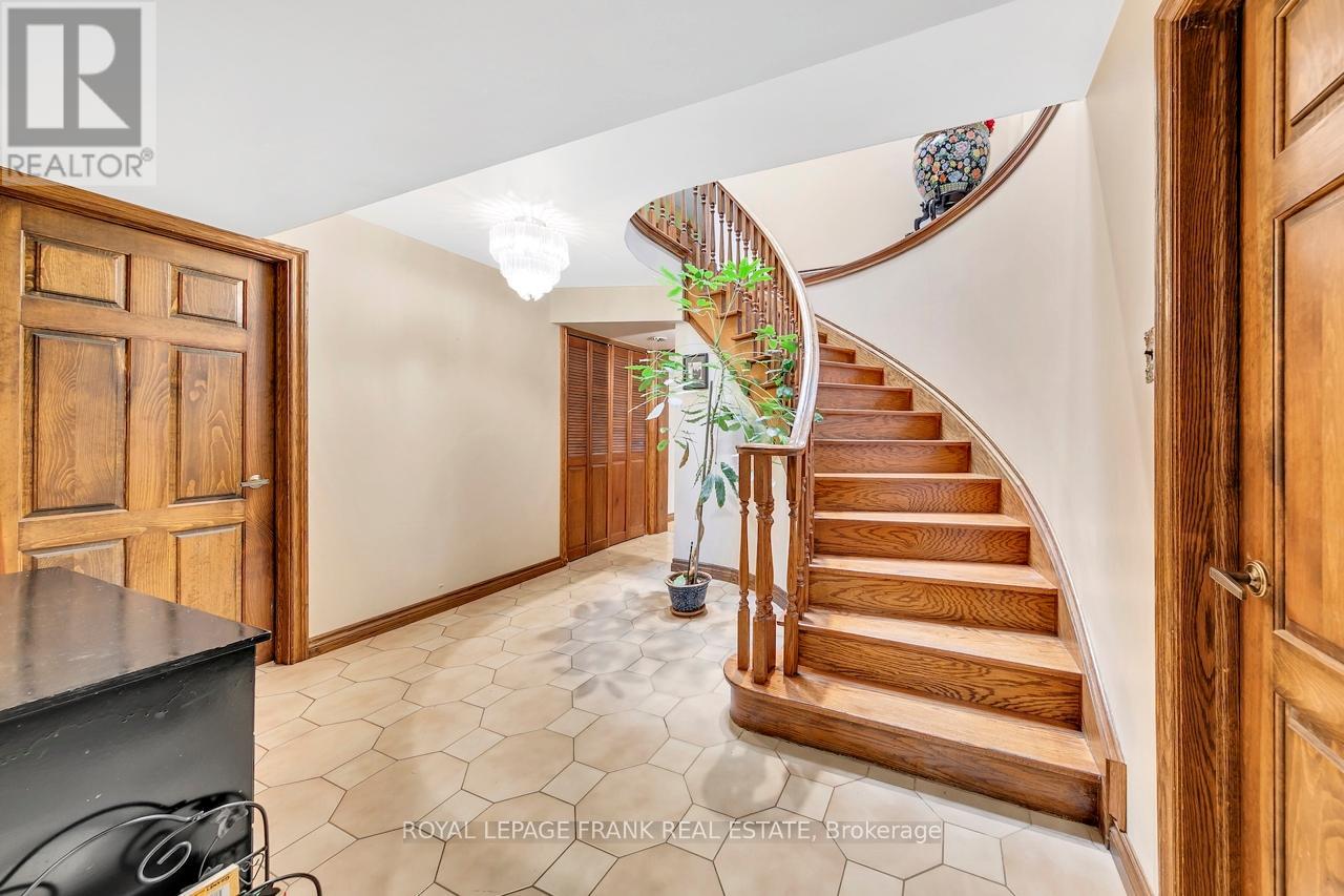 4236 Rockwood Road, Mississauga, Ontario L4W 1L7 - Photo 32 - W12573132