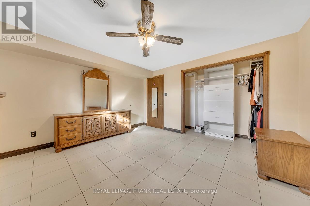 4236 Rockwood Road, Mississauga, Ontario L4W 1L7 - Photo 38 - W12573132