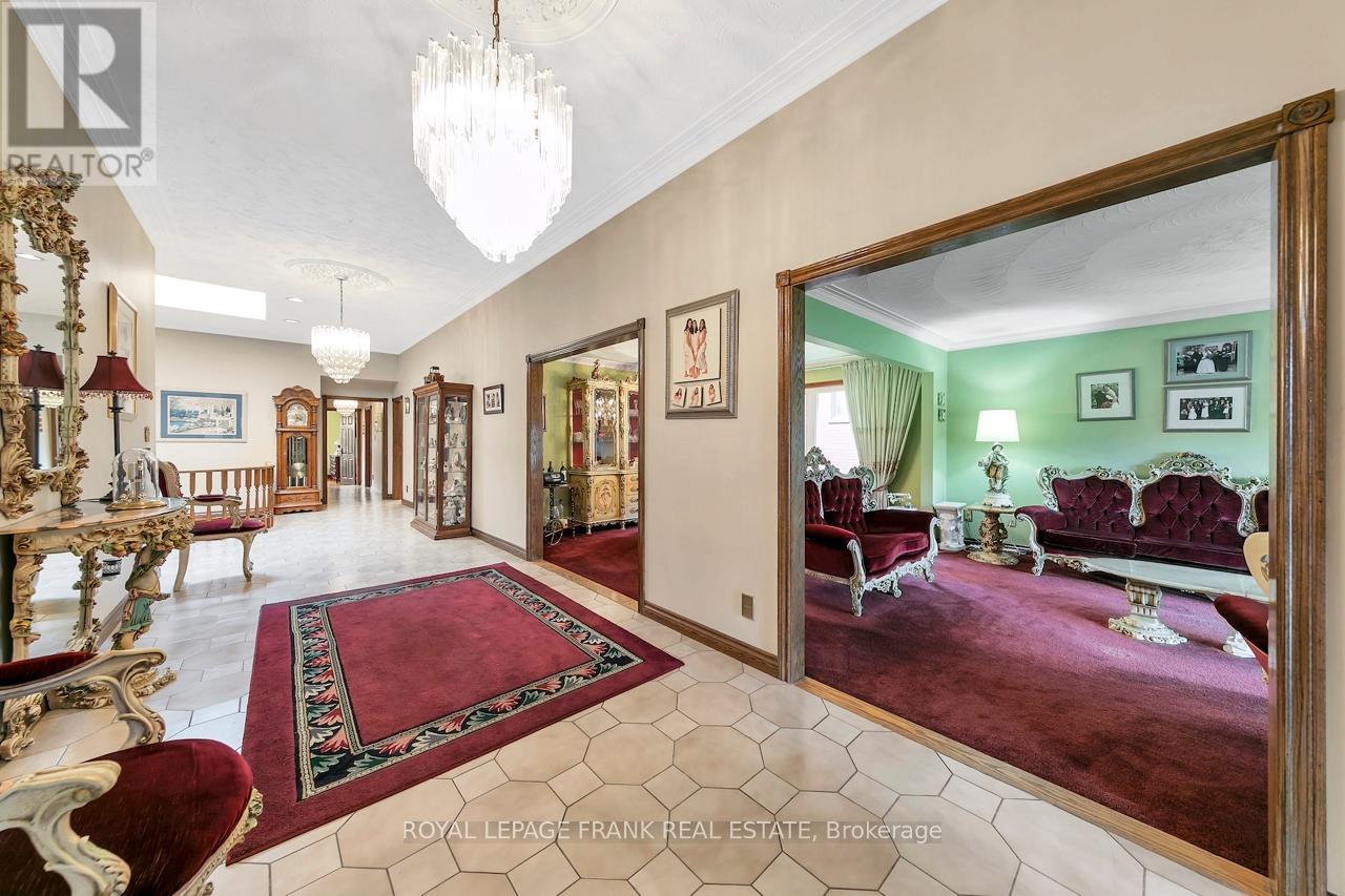 4236 Rockwood Road, Mississauga, Ontario L4W 1L7 - Photo 7 - W12573132