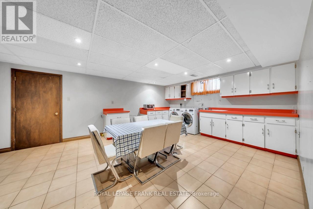 4236 Rockwood Road, Mississauga, Ontario L4W 1L7 - Photo 43 - W12573132