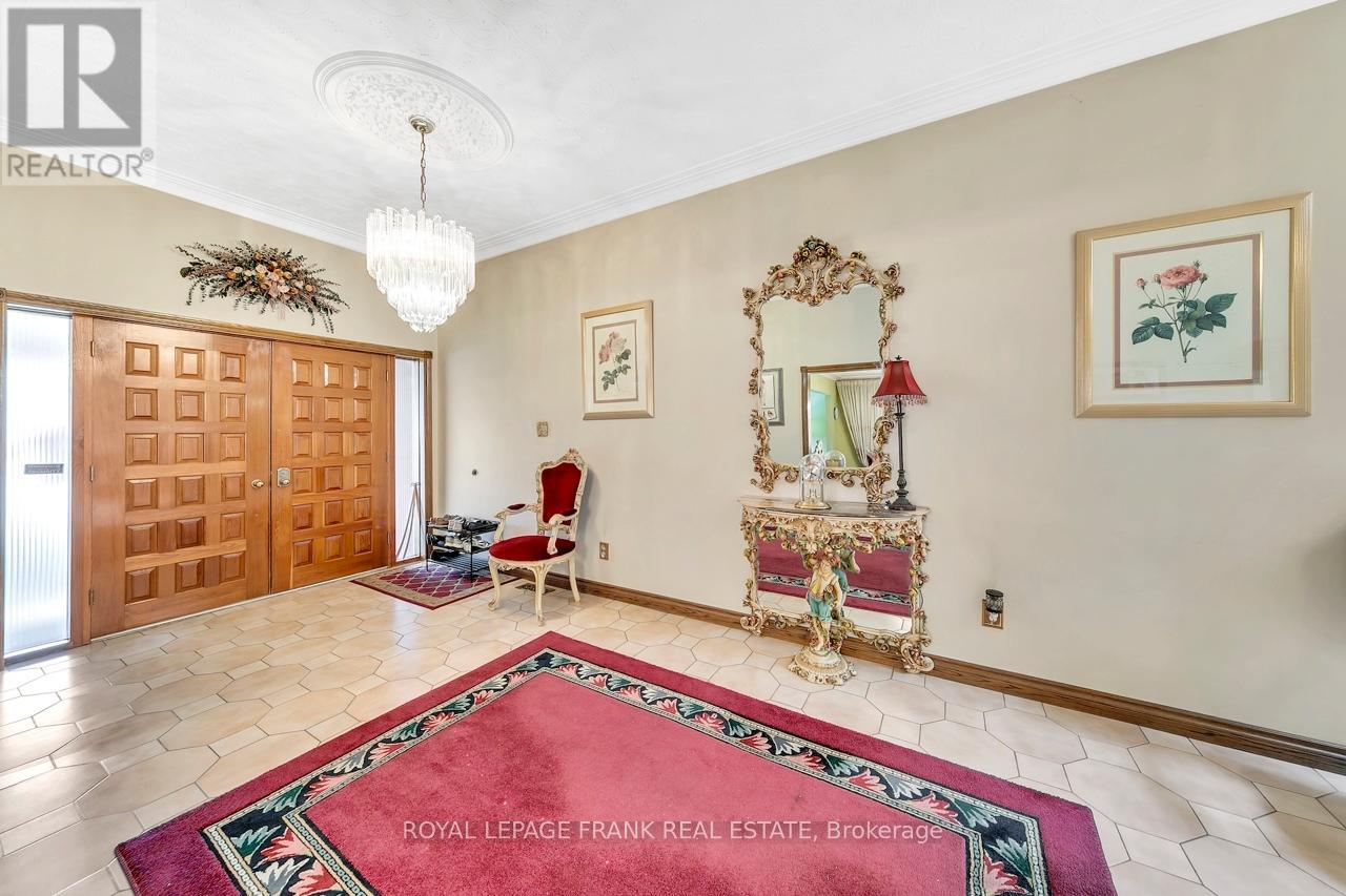 4236 Rockwood Road, Mississauga, Ontario L4W 1L7 - Photo 6 - W12573132