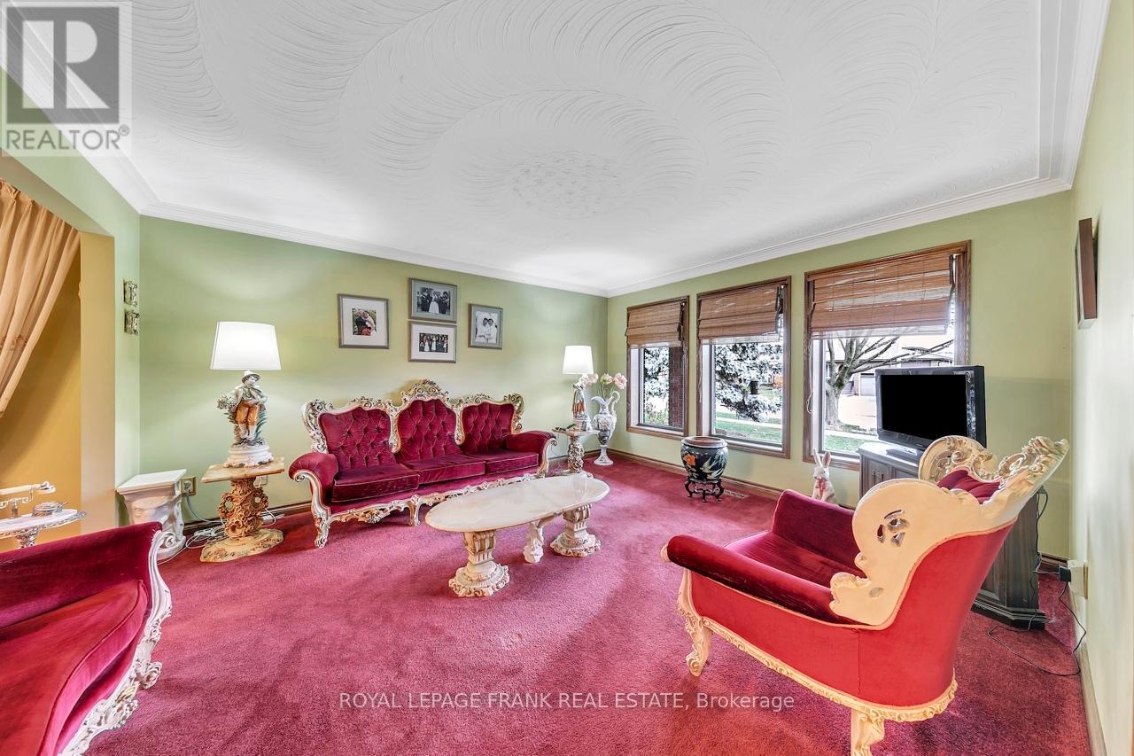 4236 Rockwood Road, Mississauga, Ontario L4W 1L7 - Photo 8 - W12573132