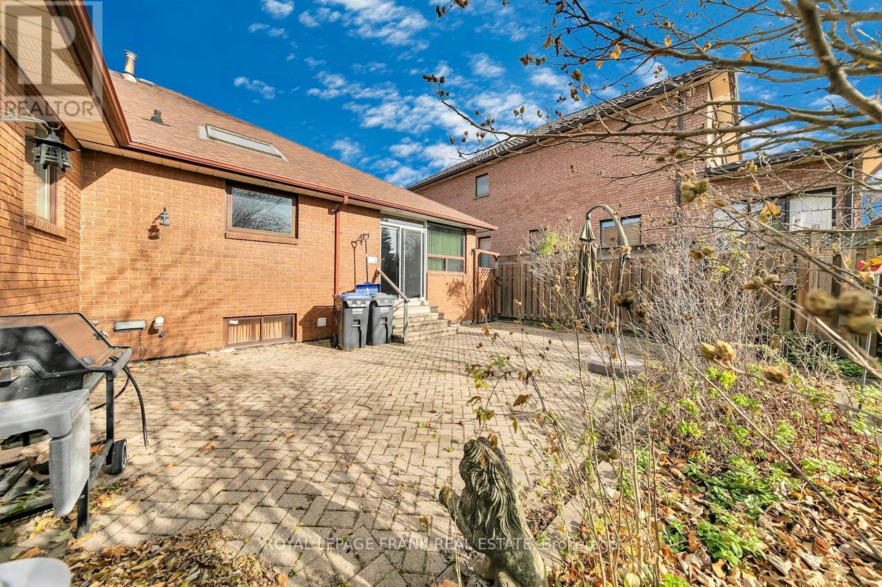 4236 Rockwood Road, Mississauga, Ontario L4W 1L7 - Photo 47 - W12573132