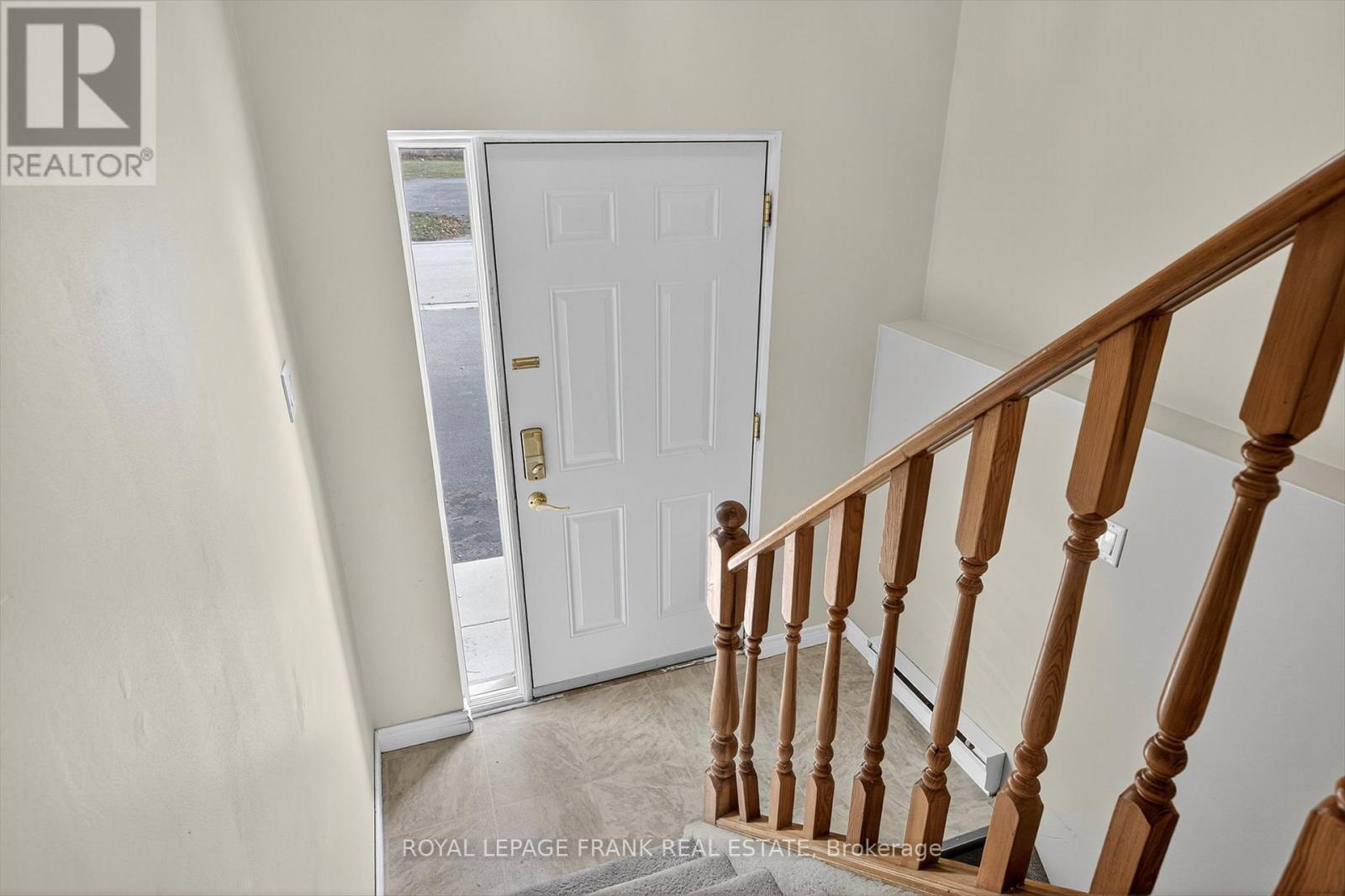 547 Crystal Drive, Peterborough, Ontario  K9J 8H7 - Photo 4 - X12558216