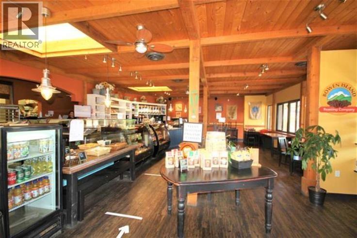 818 Gibsons Way, Gibsons, British Columbia  V0N 1V7 - Photo 9 - C8067547