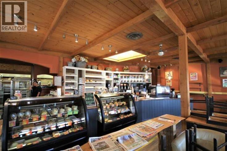 818 Gibsons Way, Gibsons, British Columbia  V0N 1V7 - Photo 8 - C8067547