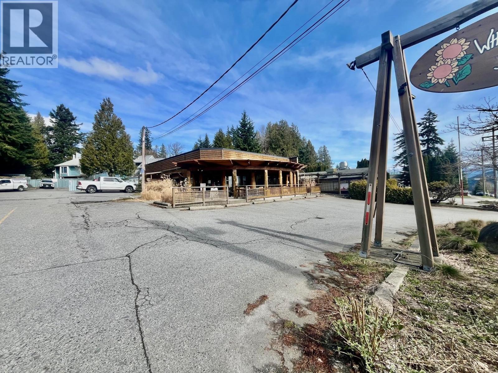 818 Gibsons Way, Gibsons, British Columbia  V0N 1V7 - Photo 3 - C8067547