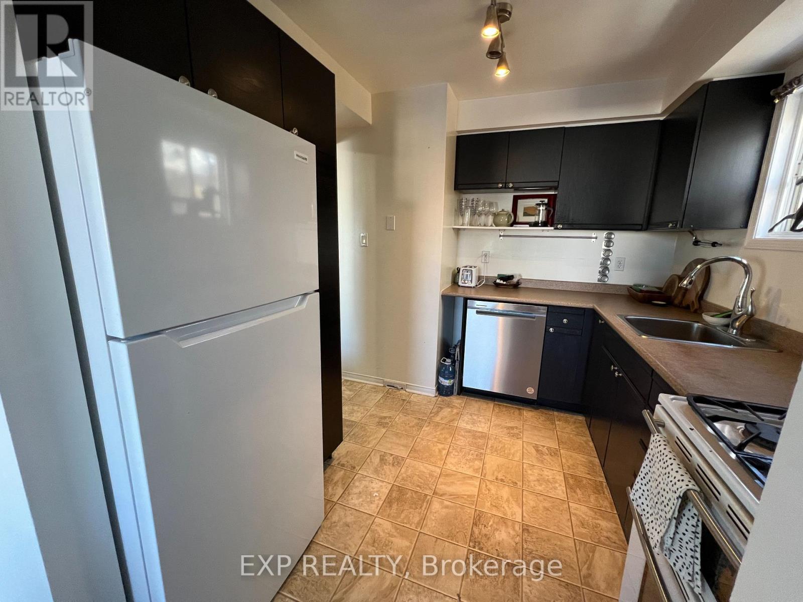 557 College Avenue, Orangeville, Ontario  L9W 4S3 - Photo 5 - W12629668