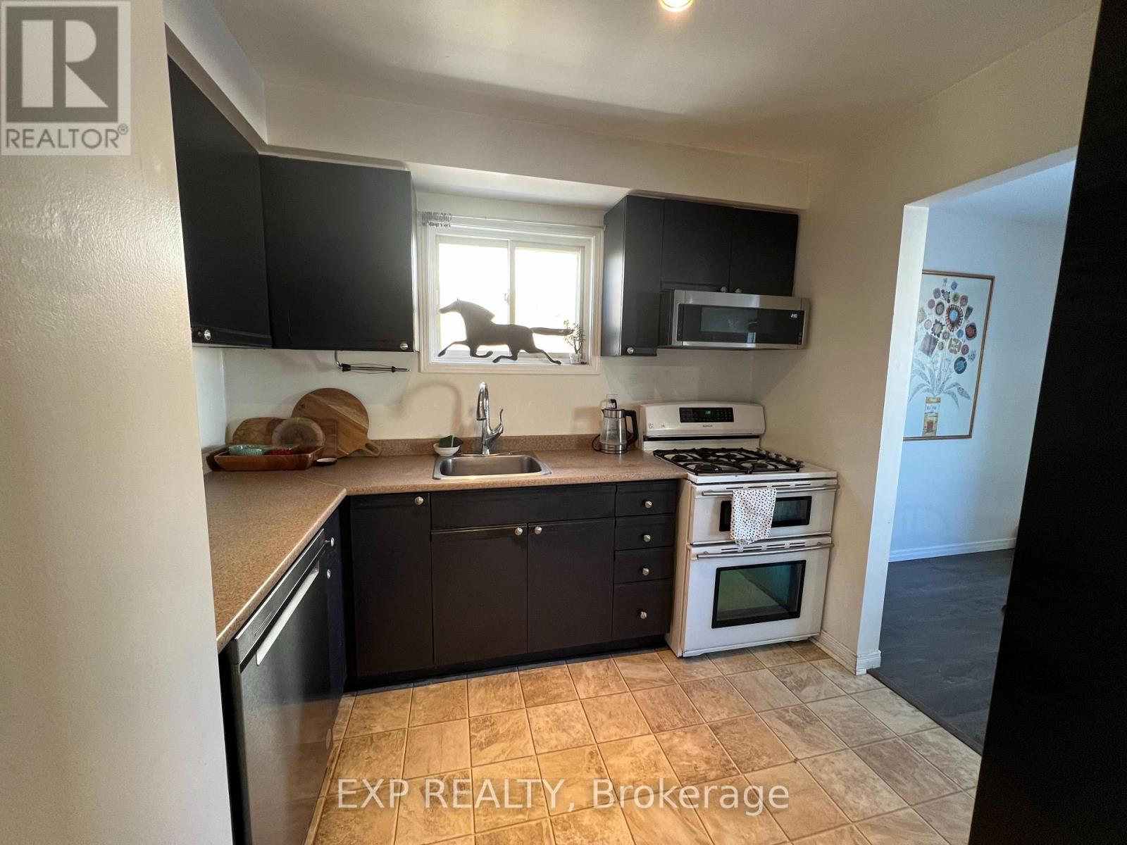 557 College Avenue, Orangeville, Ontario  L9W 4S3 - Photo 4 - W12629668