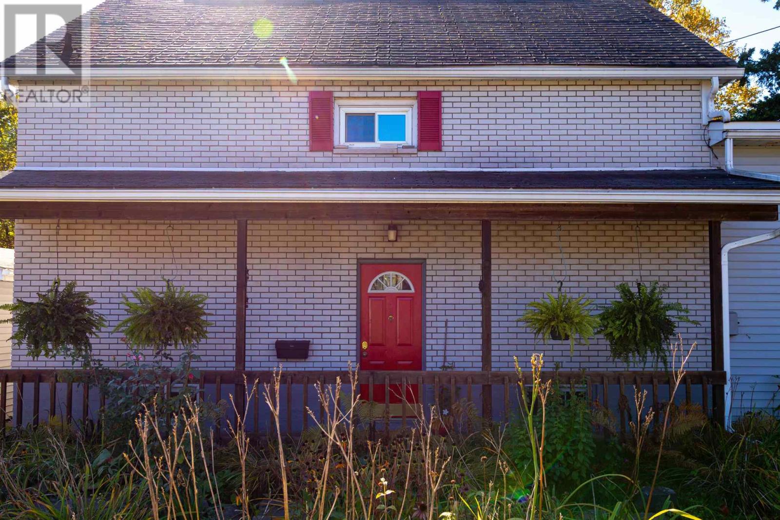 157 East Balfour St, Sault Ste. Marie, Ontario  P6C 1X7 - Photo 3 - SM252940