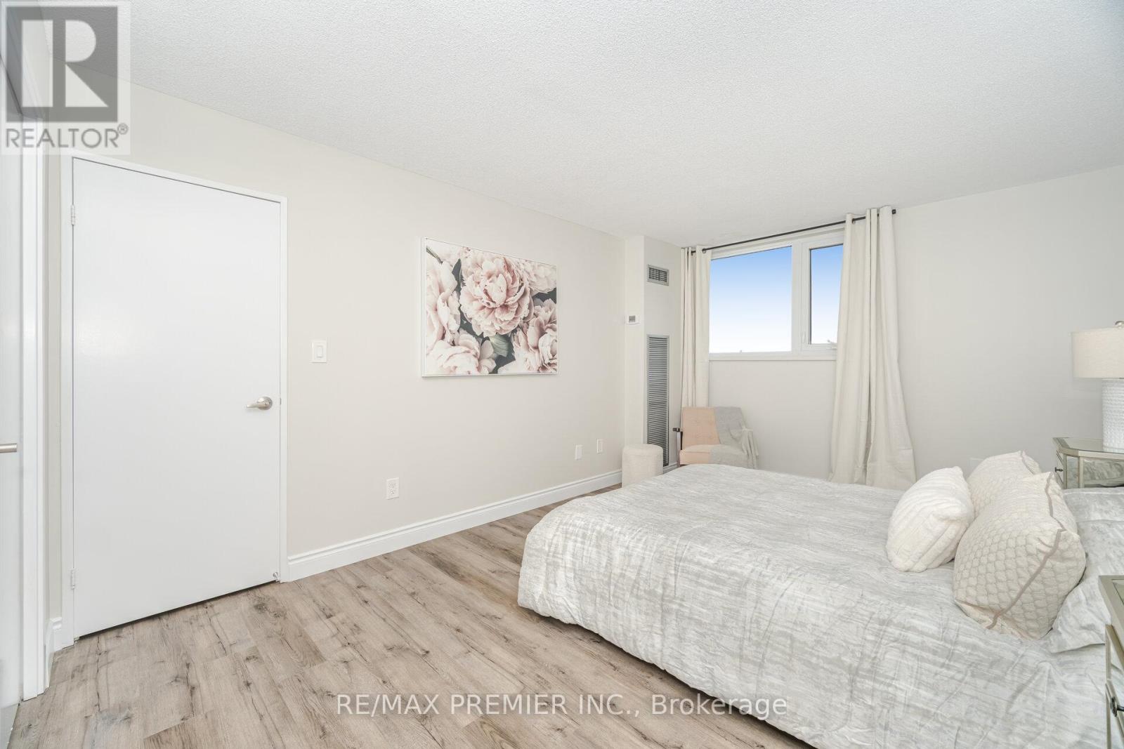 1105 - 260 Scarlett Road, Toronto, Ontario  M6N 4X6 - Photo 18 - W12630804