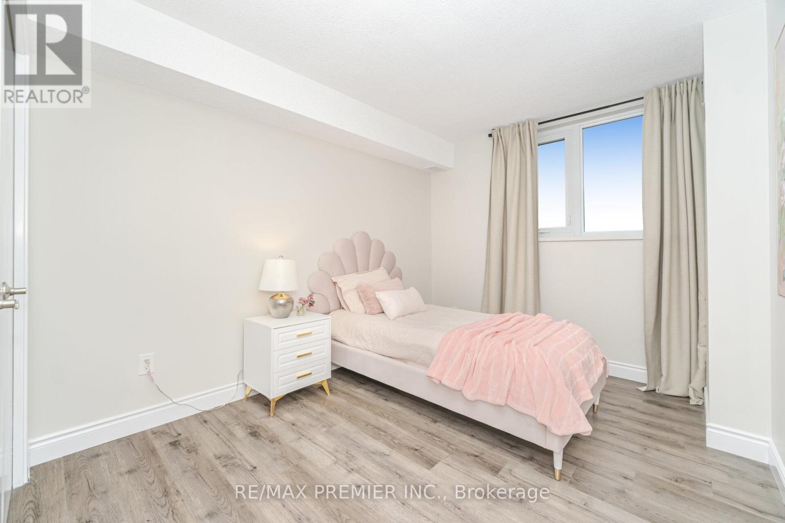 1105 - 260 Scarlett Road, Toronto, Ontario  M6N 4X6 - Photo 21 - W12630804