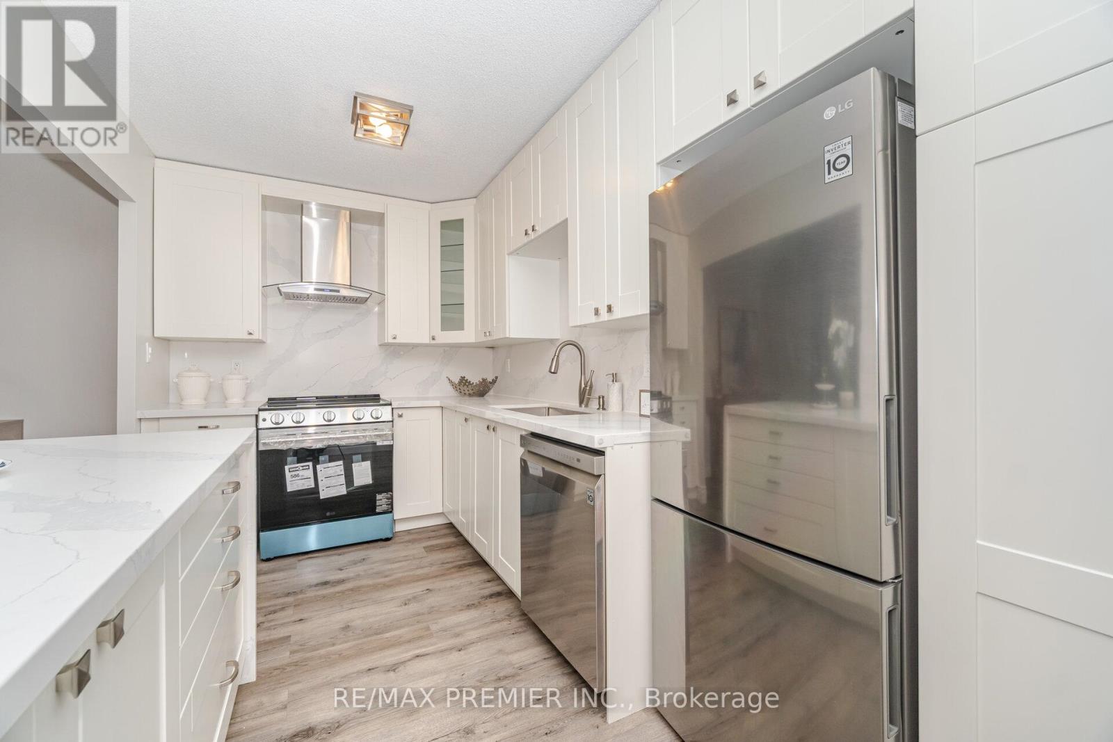 1105 - 260 Scarlett Road, Toronto, Ontario  M6N 4X6 - Photo 9 - W12630804