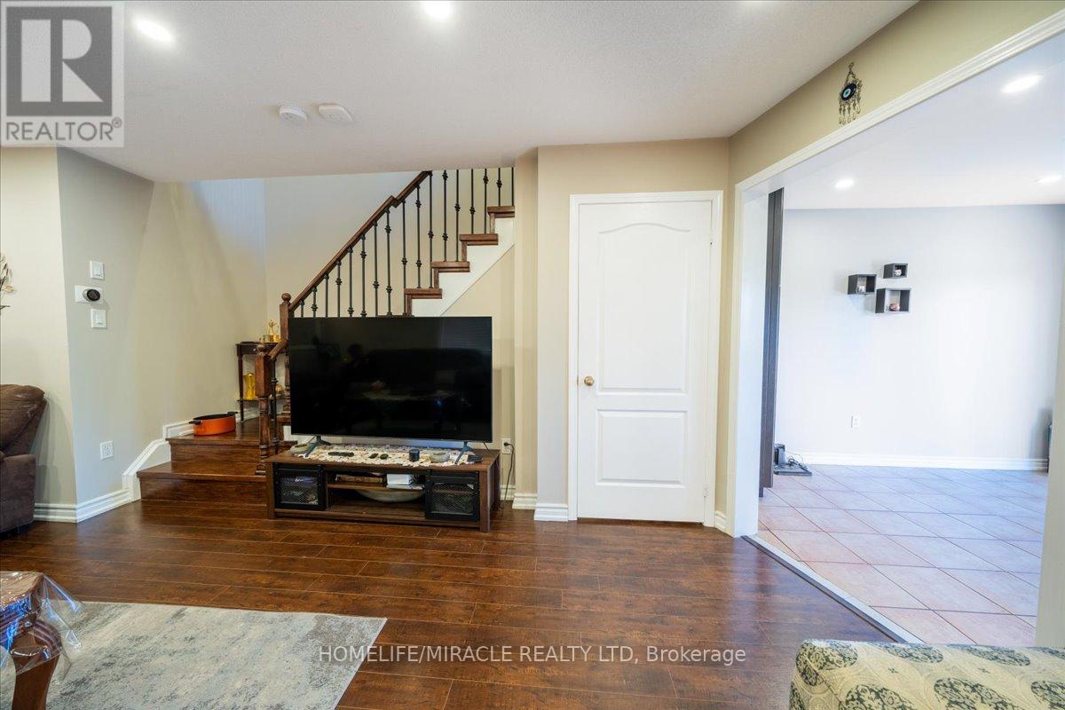 326 Albright Road, Brampton, Ontario  L6X 0H8 - Photo 17 - W12630808