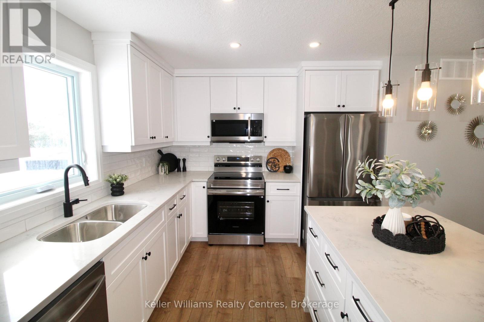 772 18th Street, Hanover, Ontario N4N 0C7 - Photo 11 - X12630878