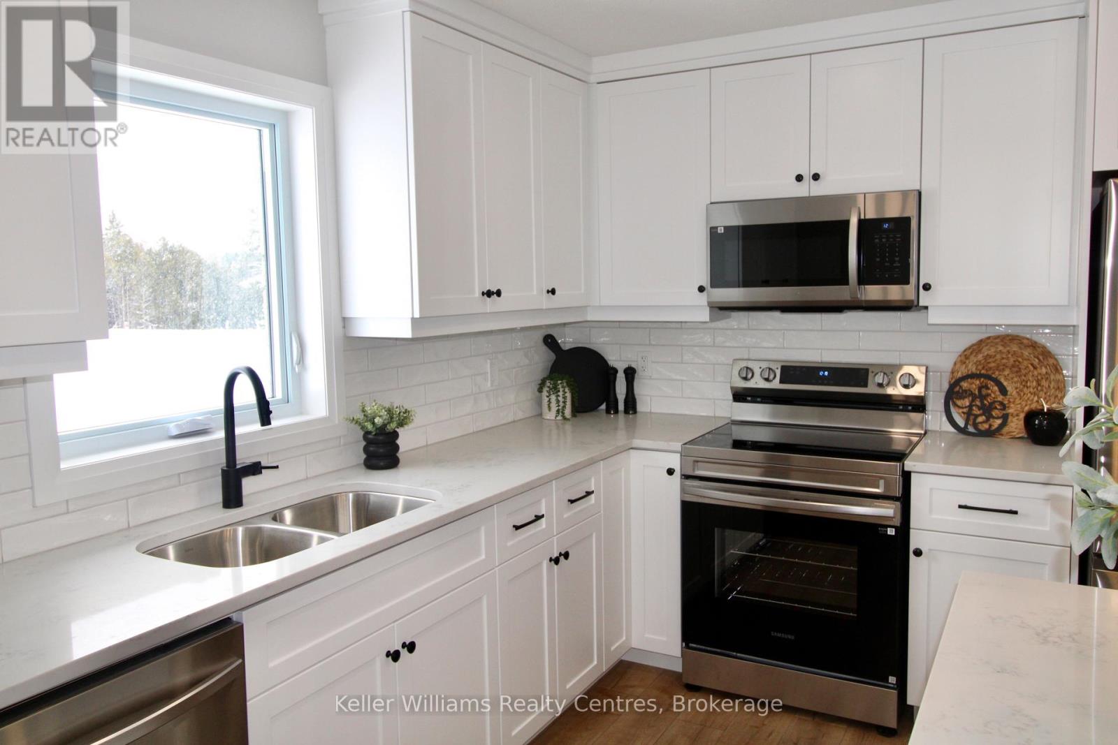 772 18th Street, Hanover, Ontario N4N 0C7 - Photo 12 - X12630878