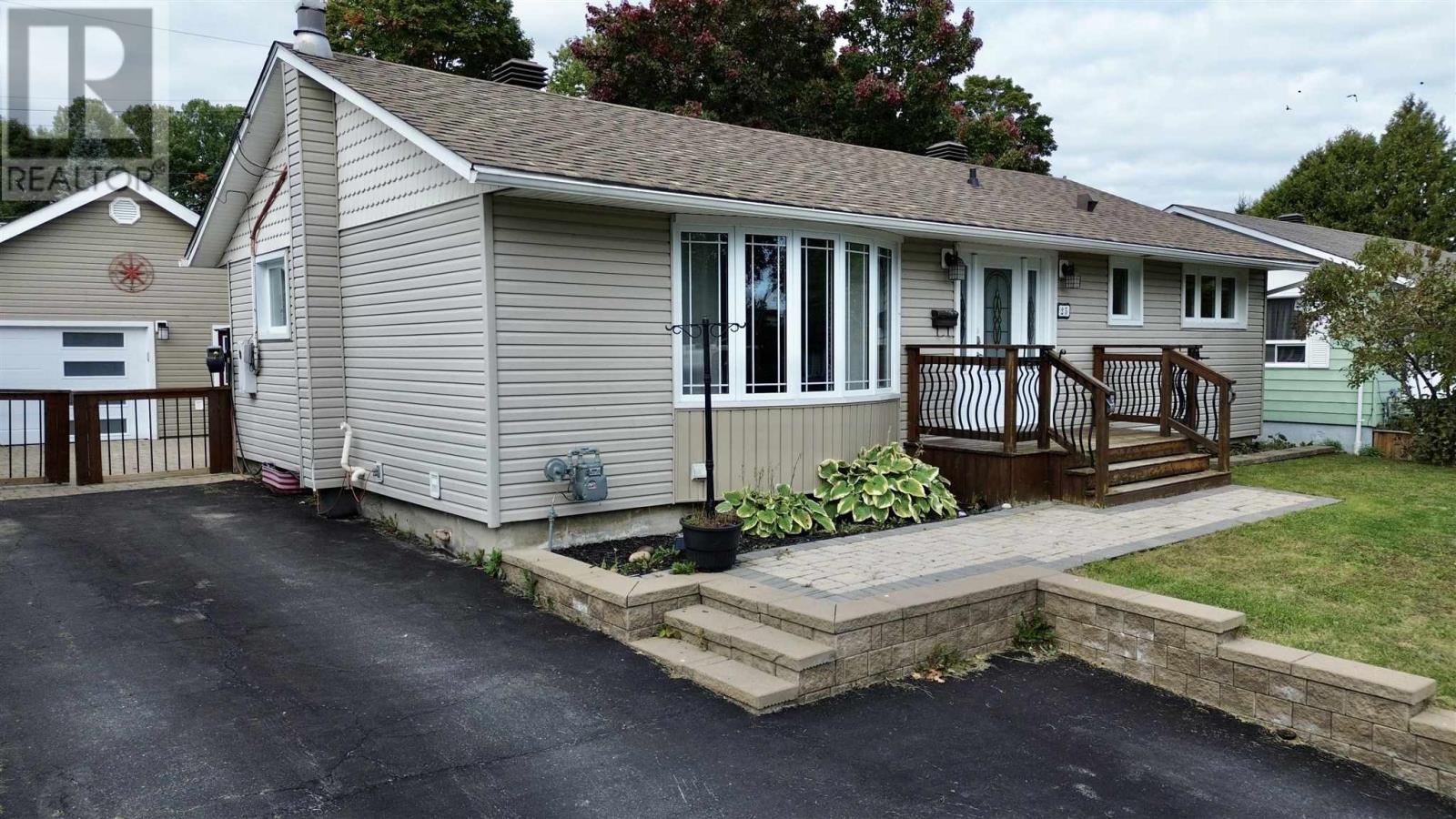 25 VALLEY CRES, Elliot Lake, Ontario